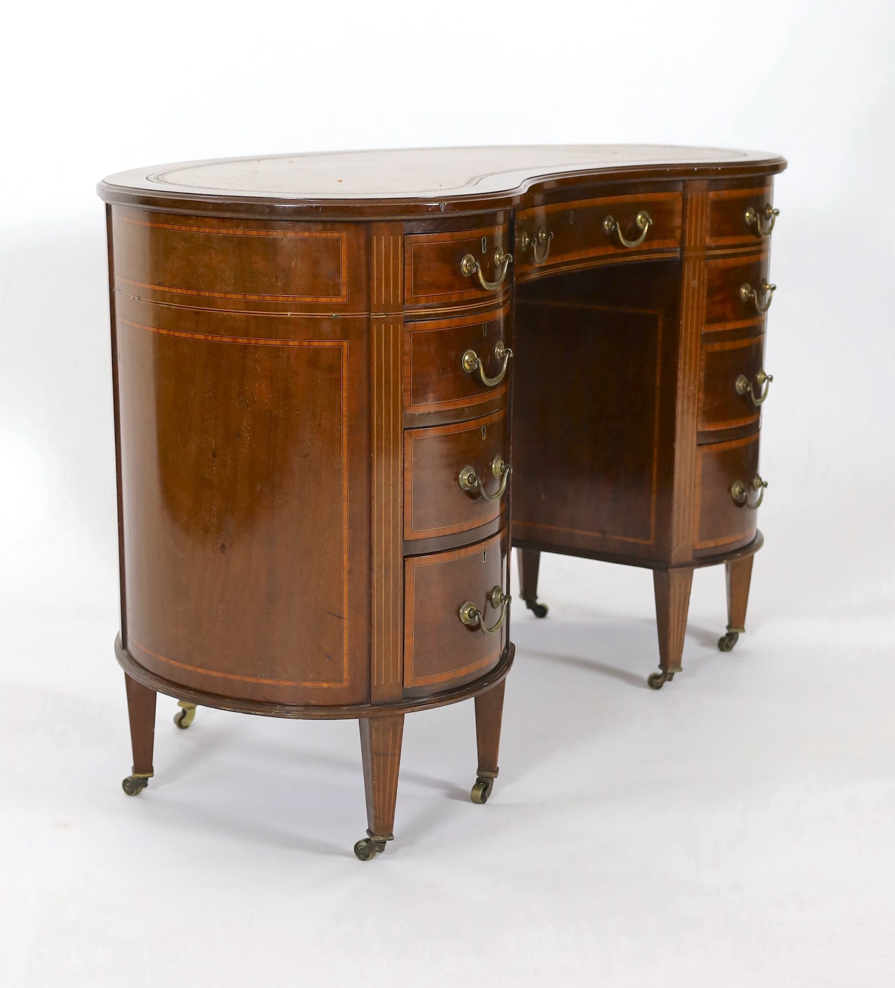 An Edwardian satinwood banded mahogany kidney shaped kneehole desk, W.122cm D.64cm H.77cm